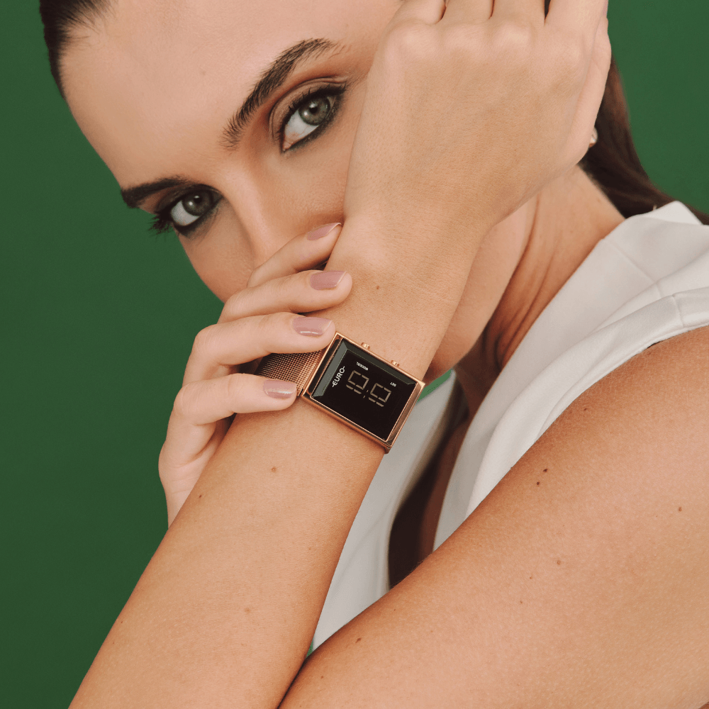  Imagem de fundo- Relógio Euro Feminino Fashion Fit Glam Dourado 